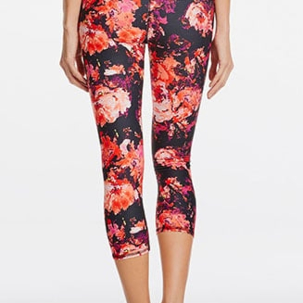 NWT Fabletics Multicolor Mid rise Salari Capri Leggings
